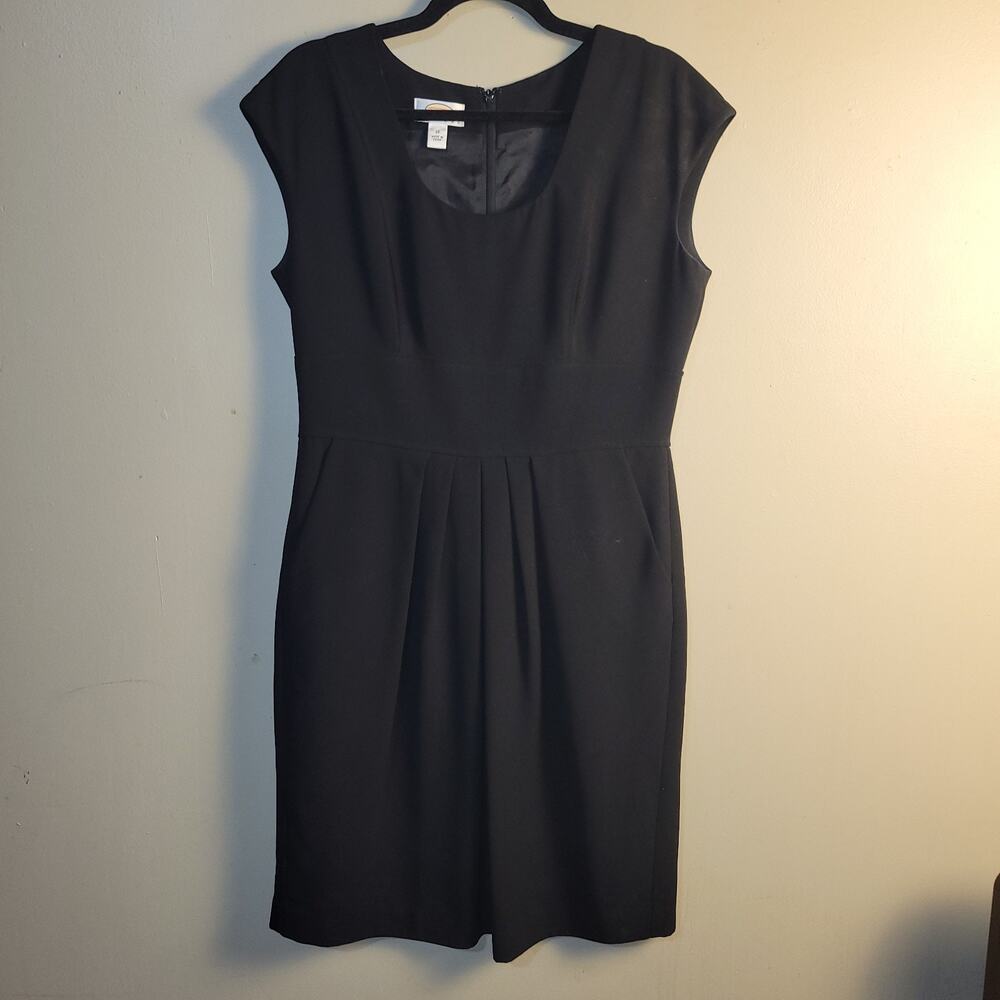 Talbots Classic Black Rear Zip Knee Length Sheath Dress Women's Size 12 Pockets